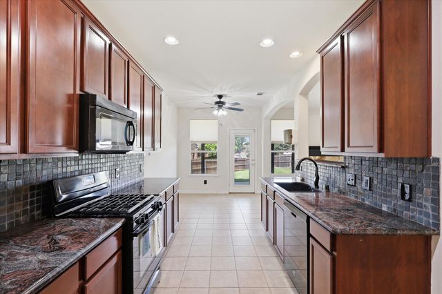 712 Hawk Valley Drive, Little Elm, TX 75068
