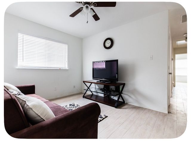 2330 Kingsway Drive, Arlington, TX 76012