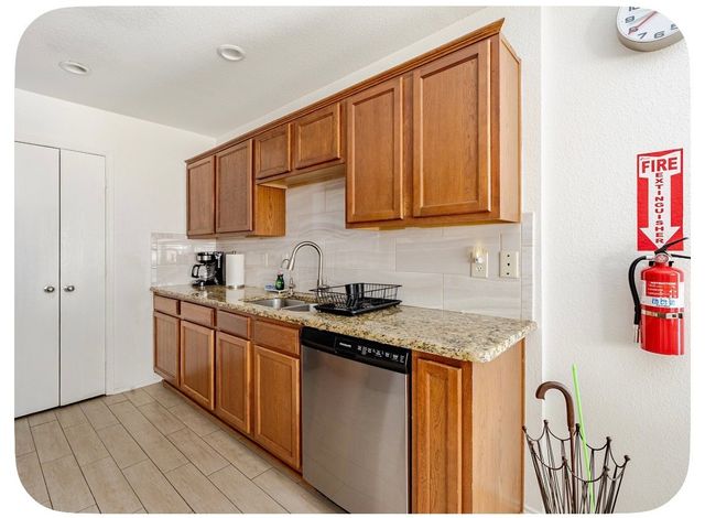 2330 Kingsway Drive, Arlington, TX 76012