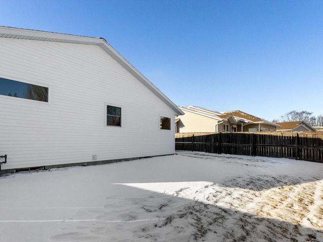 1102 E Cedar AVENUE, Manitowoc, WI 54220