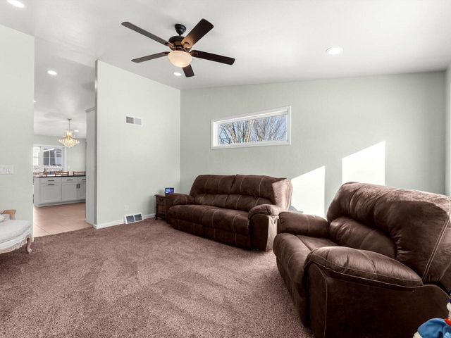 1102 E Cedar AVENUE, Manitowoc, WI 54220