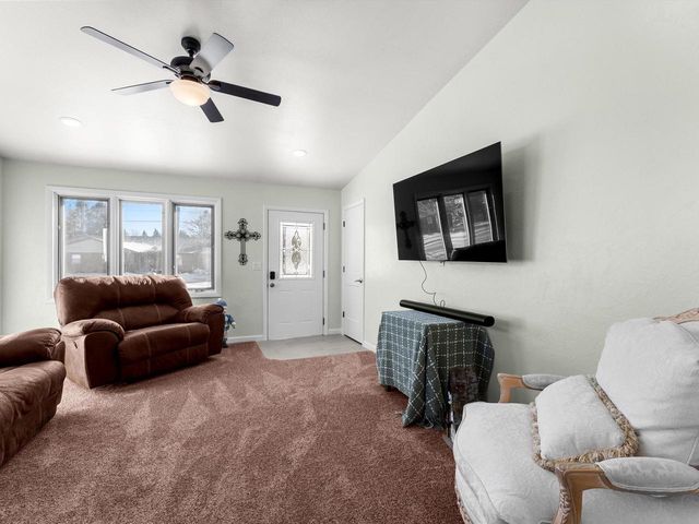 1102 E Cedar AVENUE, Manitowoc, WI 54220