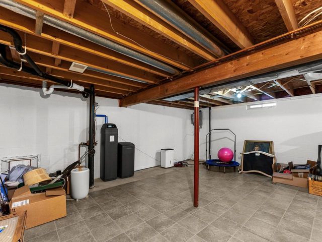 1102 E Cedar AVENUE, Manitowoc, WI 54220