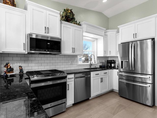 1102 E Cedar AVENUE, Manitowoc, WI 54220