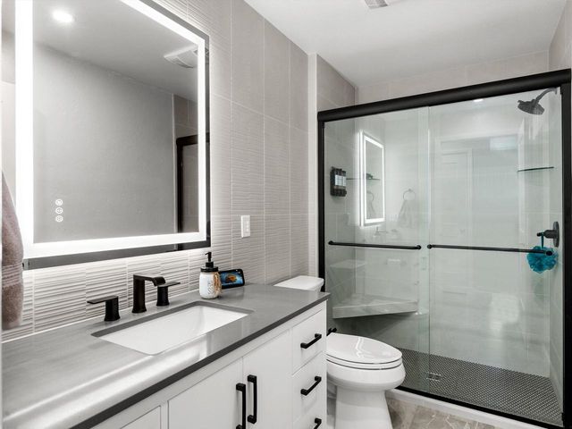 1102 E Cedar AVENUE, Manitowoc, WI 54220