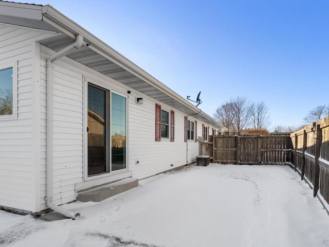 1102 E Cedar AVENUE, Manitowoc, WI 54220