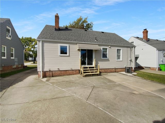 1297 E Miner Road, Mayfield Heights, OH 44124