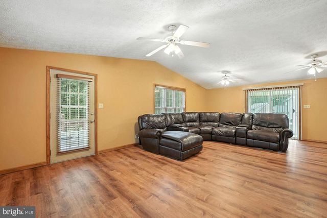 586 HOLLY CORNER RD, Fredericksburg, VA 22406