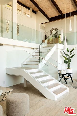 26094 Mulholland Highway, Calabasas, CA 91302