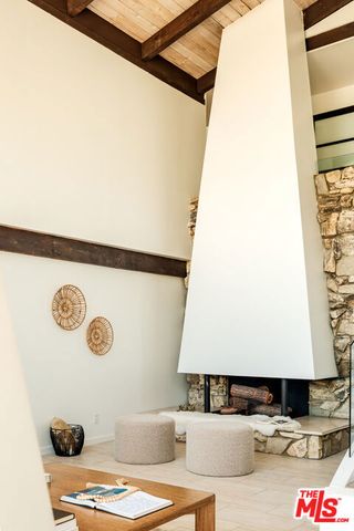 26094 Mulholland Highway, Calabasas, CA 91302