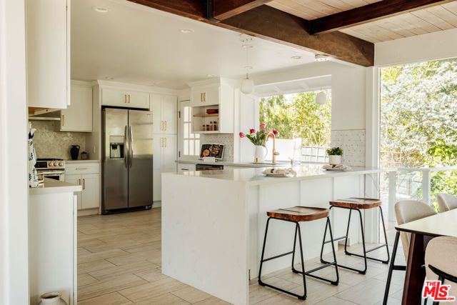 26094 Mulholland Highway, Calabasas, CA 91302