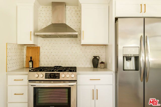 26094 Mulholland Highway, Calabasas, CA 91302