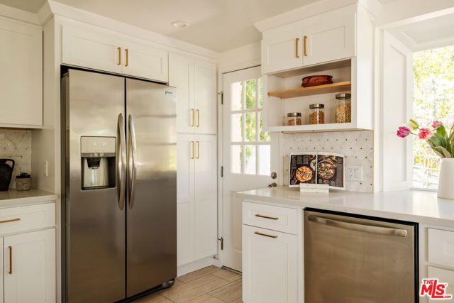 26094 Mulholland Highway, Calabasas, CA 91302