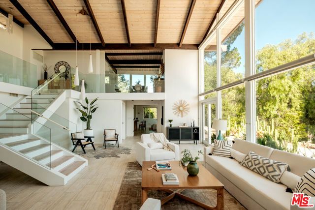 26094 Mulholland Highway, Calabasas, CA 91302