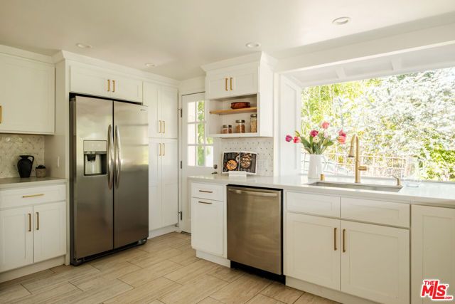 26094 Mulholland Highway, Calabasas, CA 91302