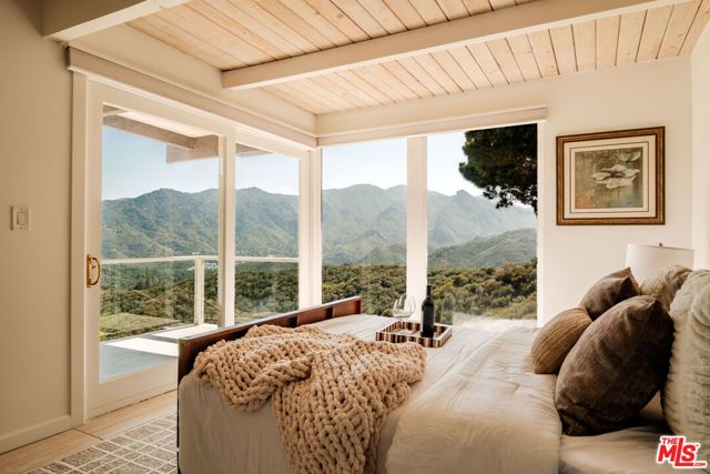 26094 Mulholland Highway, Calabasas, CA 91302