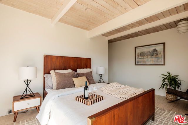 26094 Mulholland Highway, Calabasas, CA 91302