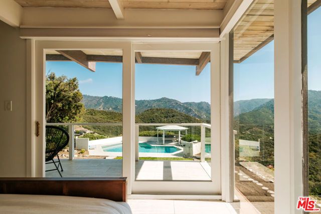 26094 Mulholland Highway, Calabasas, CA 91302