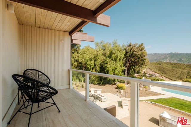 26094 Mulholland Highway, Calabasas, CA 91302