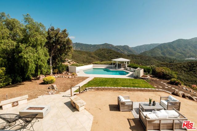 26094 Mulholland Highway, Calabasas, CA 91302