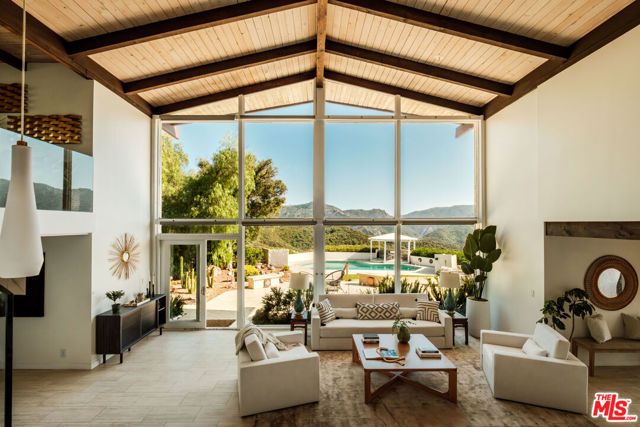 26094 Mulholland Highway, Calabasas, CA 91302