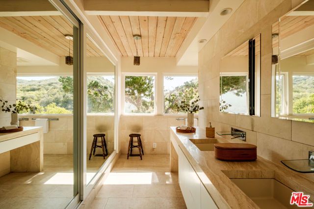 26094 Mulholland Highway, Calabasas, CA 91302