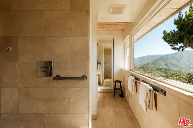 26094 Mulholland Highway, Calabasas, CA 91302