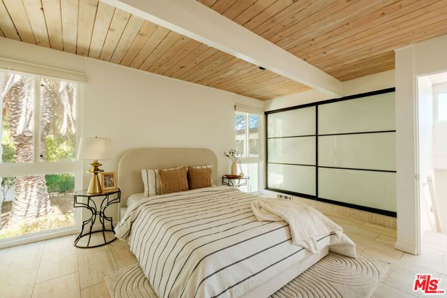 26094 Mulholland Highway, Calabasas, CA 91302