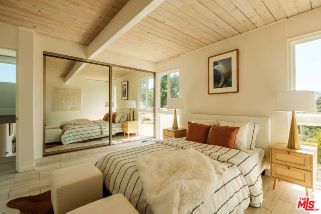 26094 Mulholland Highway, Calabasas, CA 91302