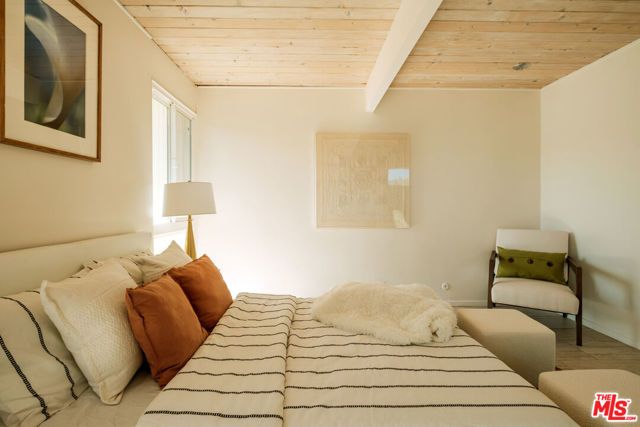 26094 Mulholland Highway, Calabasas, CA 91302