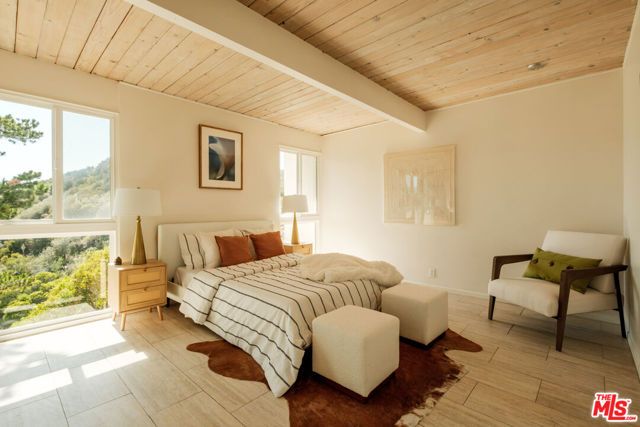 26094 Mulholland Highway, Calabasas, CA 91302