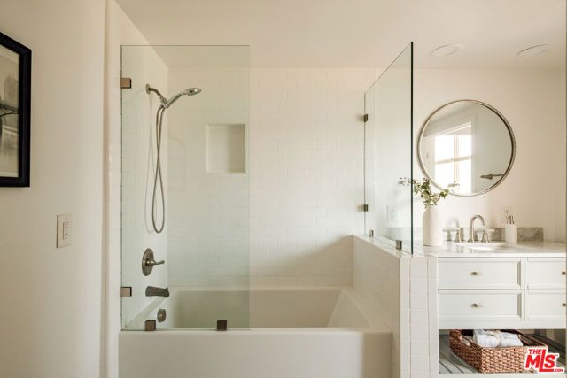 26094 Mulholland Highway, Calabasas, CA 91302