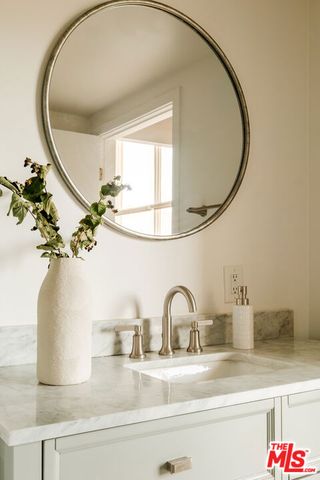 26094 Mulholland Highway, Calabasas, CA 91302