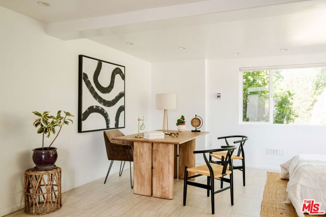 26094 Mulholland Highway, Calabasas, CA 91302