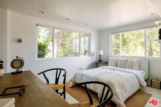 26094 Mulholland Highway, Calabasas, CA 91302