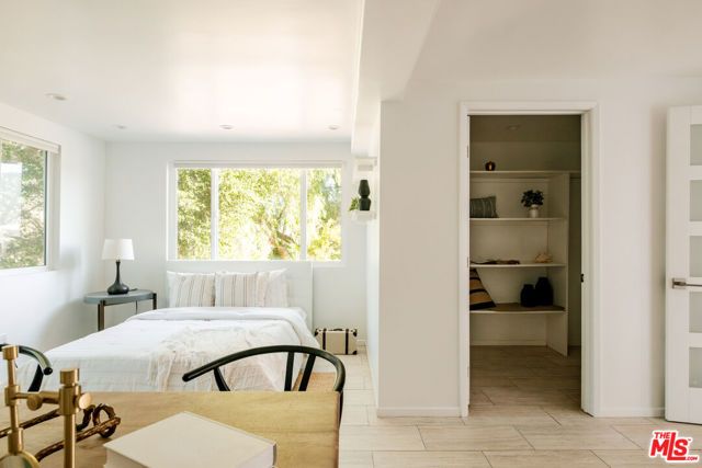 26094 Mulholland Highway, Calabasas, CA 91302