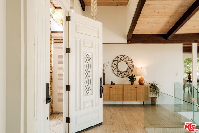 26094 Mulholland Highway, Calabasas, CA 91302