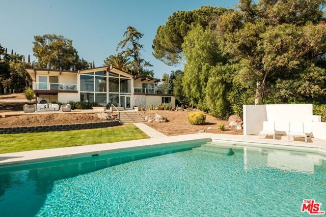 26094 Mulholland Highway, Calabasas, CA 91302