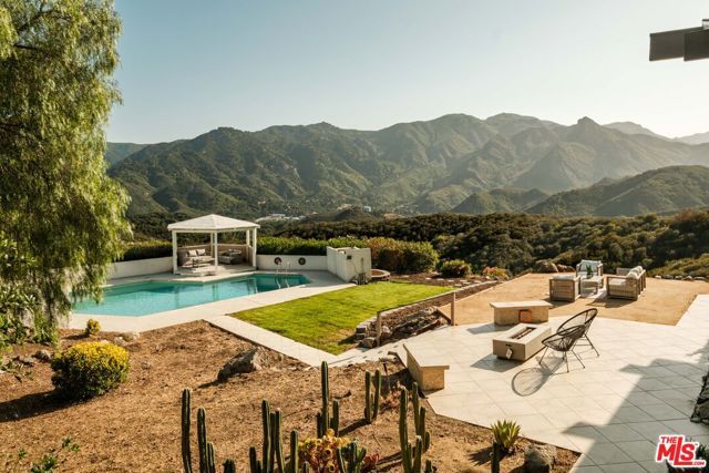 26094 Mulholland Highway, Calabasas, CA 91302