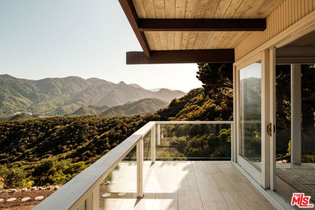 26094 Mulholland Highway, Calabasas, CA 91302