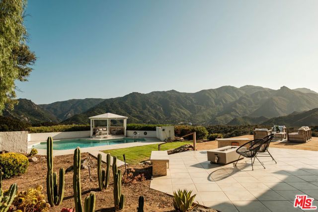 26094 Mulholland Highway, Calabasas, CA 91302