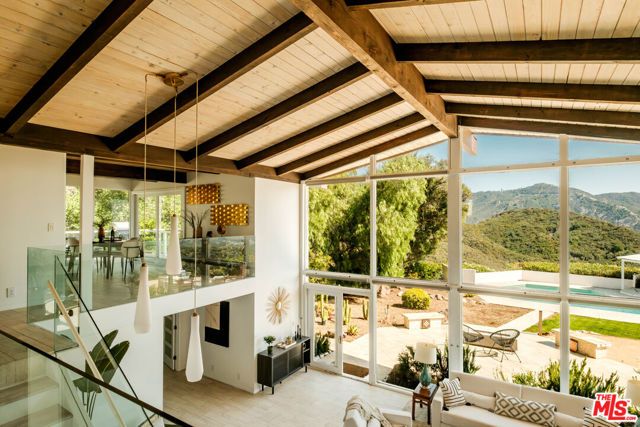 26094 Mulholland Highway, Calabasas, CA 91302