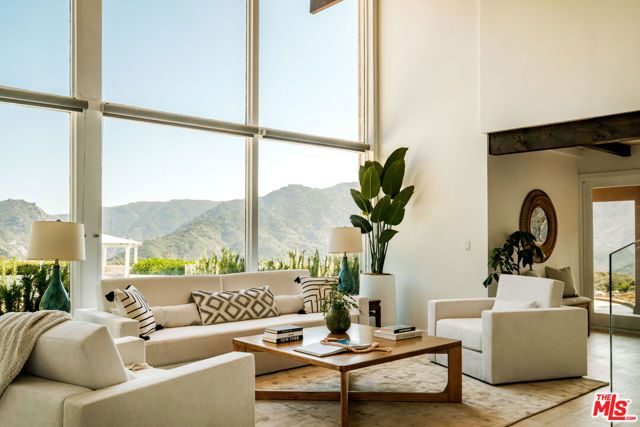 26094 Mulholland Highway, Calabasas, CA 91302