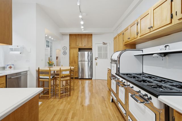 232 E Walton Place 3E, Chicago, IL 60611