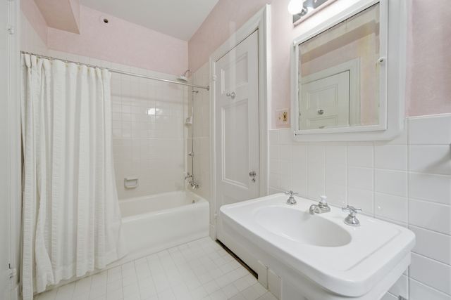 232 E Walton Place 3E, Chicago, IL 60611