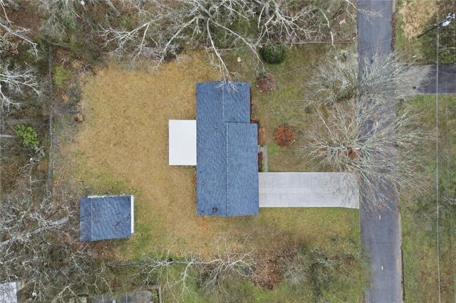 6122 Hillpine Drive, Douglasville, GA 30135