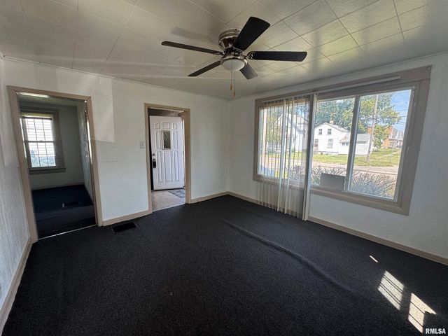 584 E SOUTH Street, Galesburg, IL 61401