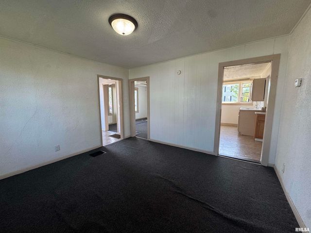 584 E SOUTH Street, Galesburg, IL 61401