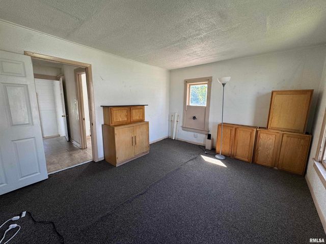 584 E SOUTH Street, Galesburg, IL 61401