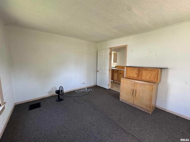 584 E SOUTH Street, Galesburg, IL 61401